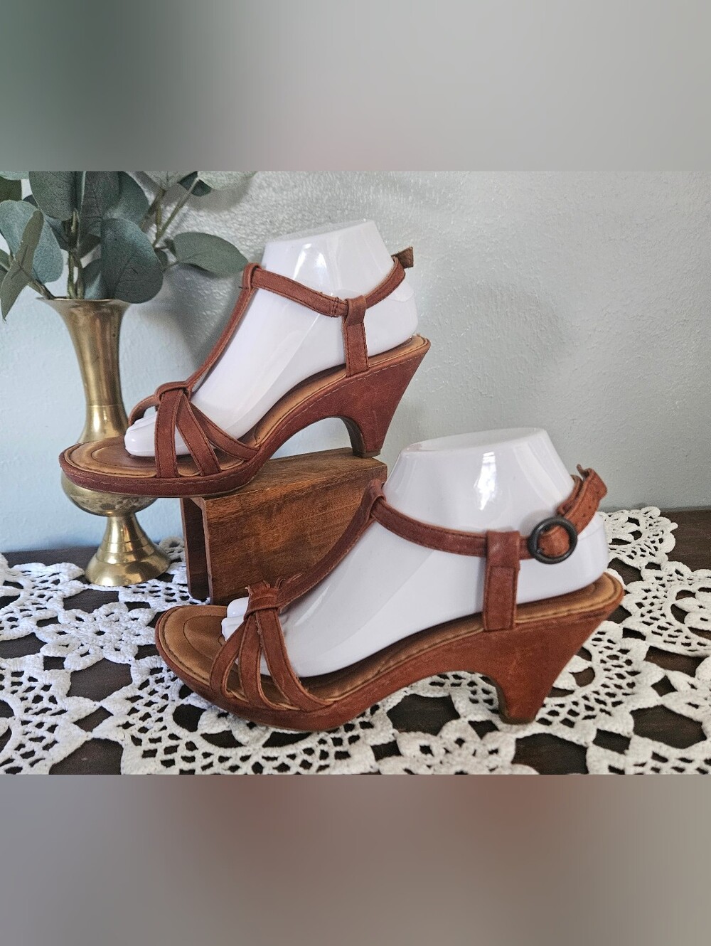 Born Crown Brown Leather T-Strap Strappy 3" Heeled Sandals Comfort Size 10